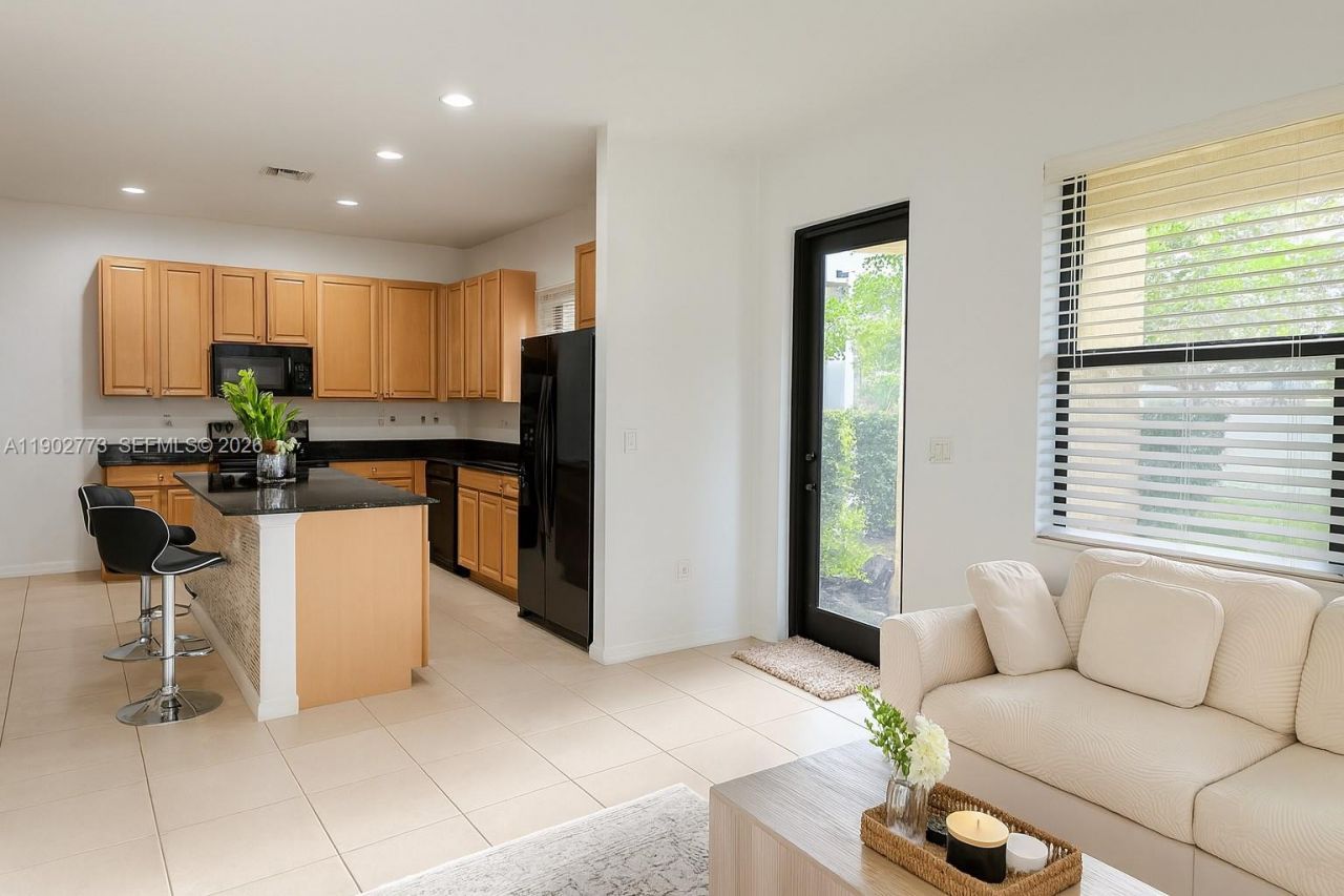 19316 NE 8th Ct, Miami, FL 33179 Photo