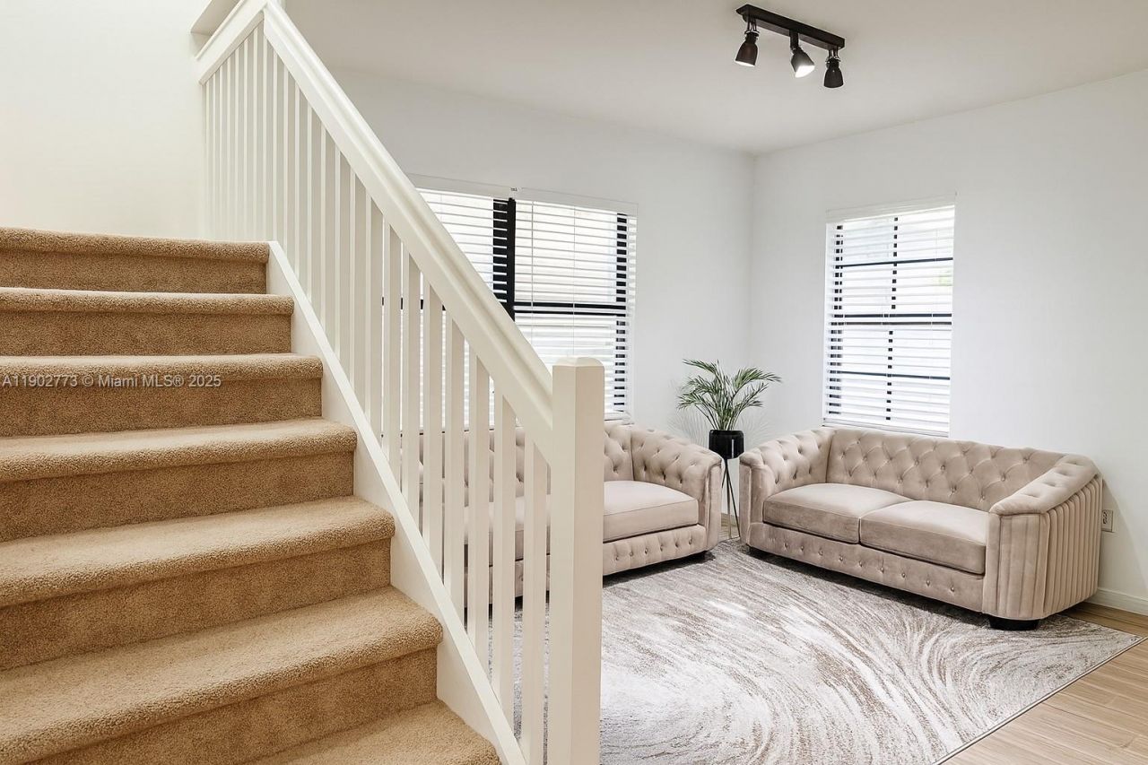 19316 NE 8th Ct, Miami, FL 33179 Photo