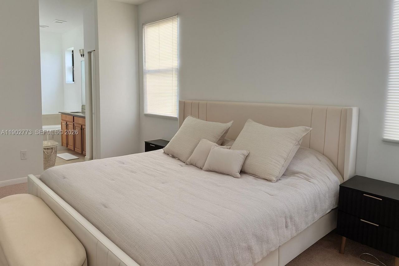 19316 NE 8th Ct, Miami, FL 33179 Photo