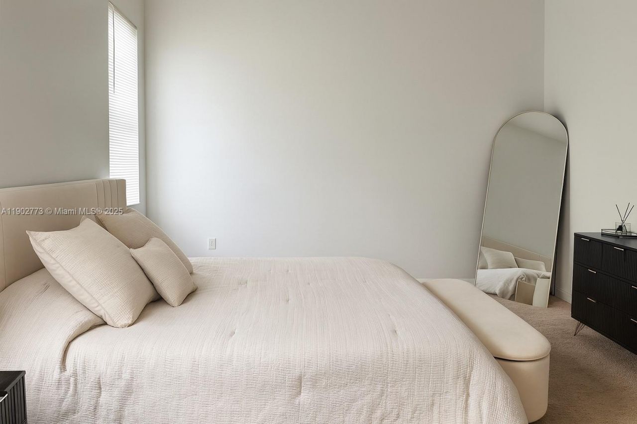 19316 NE 8th Ct, Miami, FL 33179 Photo