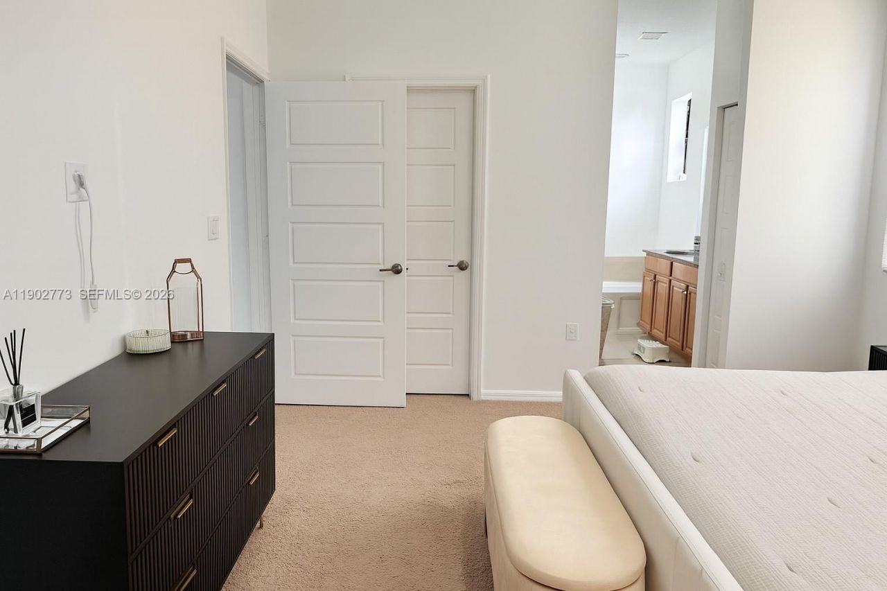 19316 NE 8th Ct, Miami, FL 33179 Photo