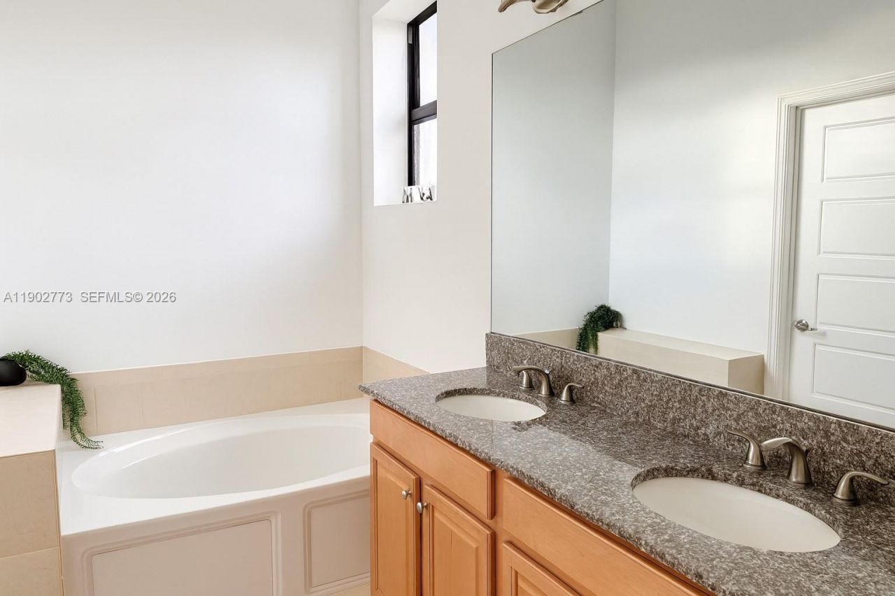 19316 NE 8th Ct, Miami, FL 33179 Photo