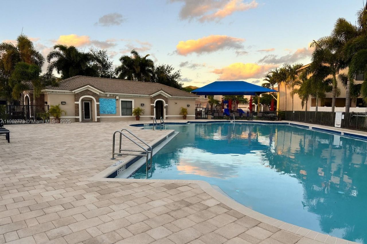 19316 NE 8th Ct, Miami, FL 33179 Photo