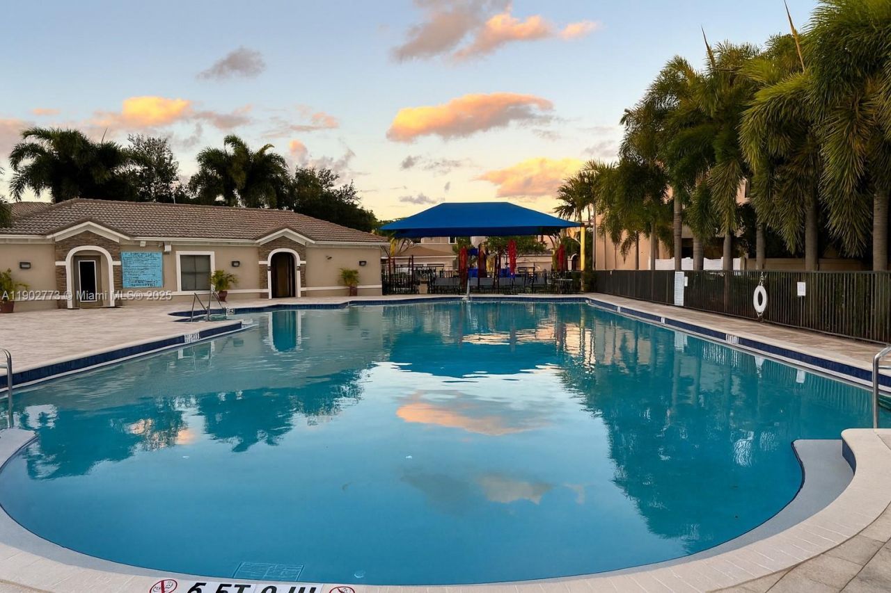 19316 NE 8th Ct, Miami, FL 33179 Photo