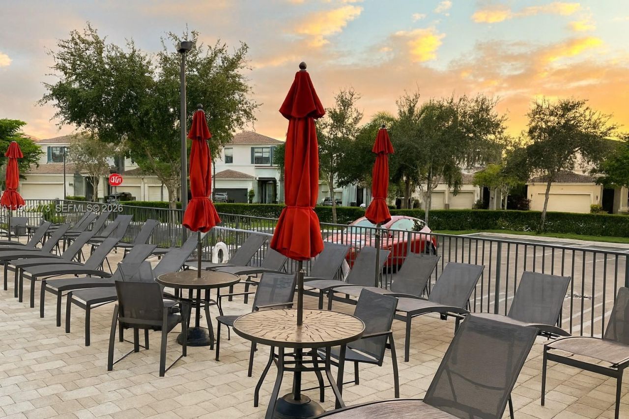 19316 NE 8th Ct, Miami, FL 33179 Photo