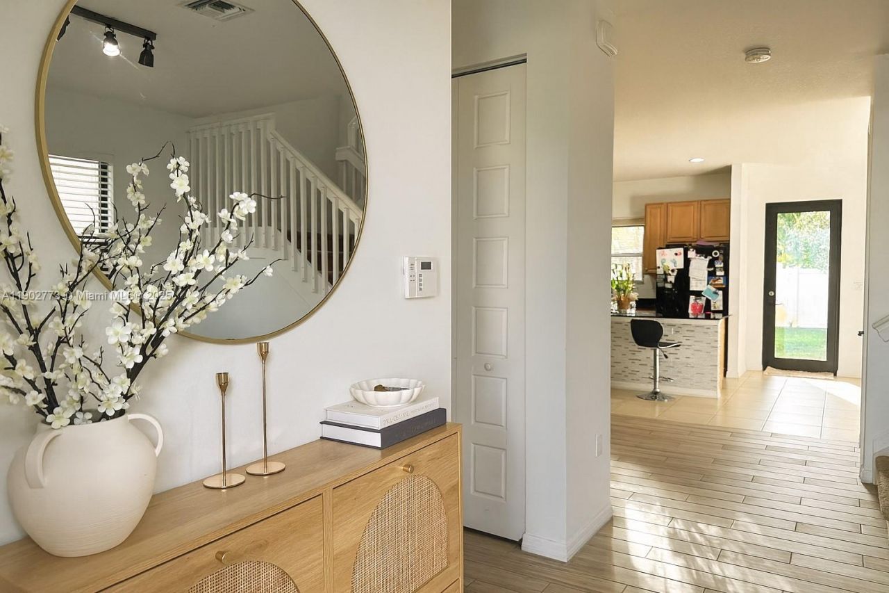 19316 NE 8th Ct, Miami, FL 33179 Photo