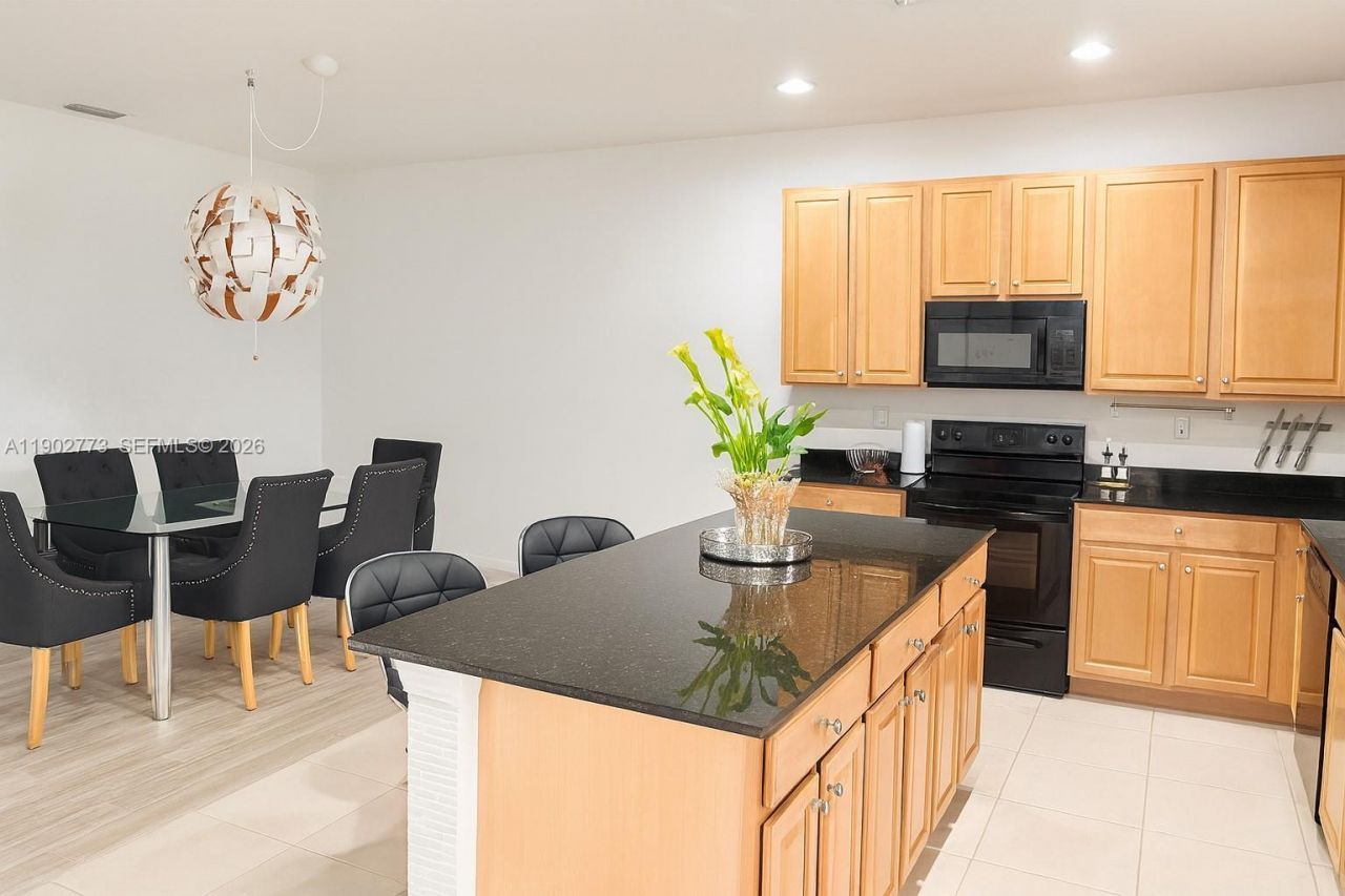 19316 NE 8th Ct, Miami, FL 33179 Photo