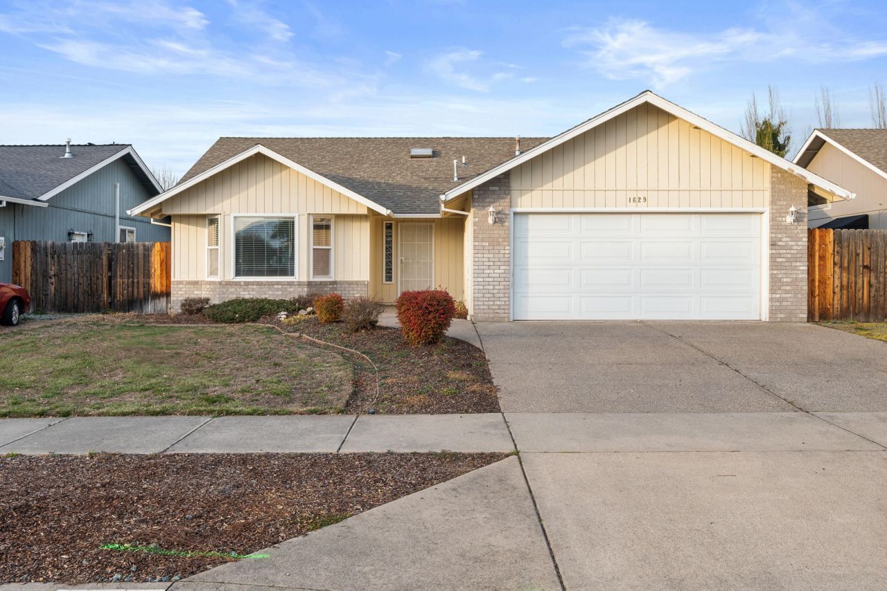 1629 Husker Butte Lane, Medford, OR 97504 Main Photo