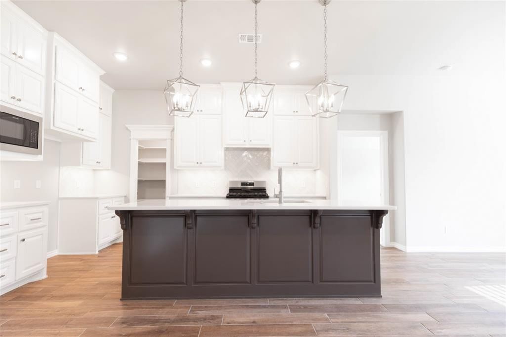 8724 Poppey Place, Yukon, OK 73099 Main Photo