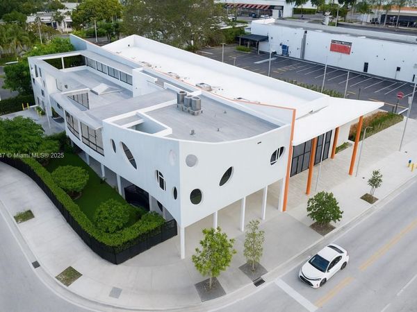 18651 NE 24th Pl, Miami, FL 33180