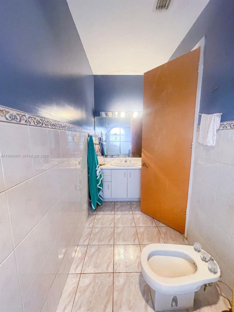 9008 Collins Ave, Unit 402, Surfside, FL 33154 Photo