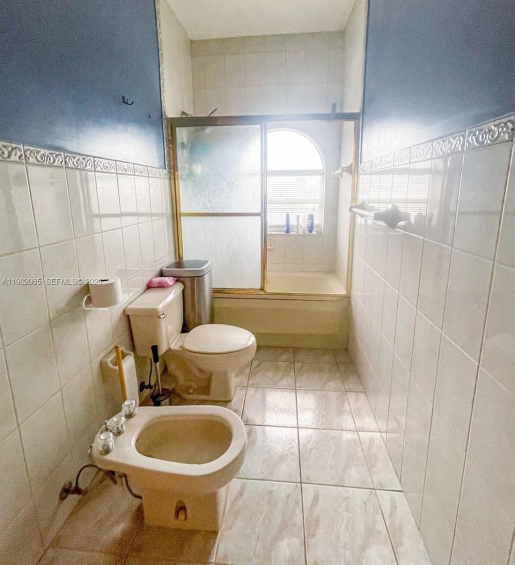 9008 Collins Ave, Unit 402, Surfside, FL 33154 Photo