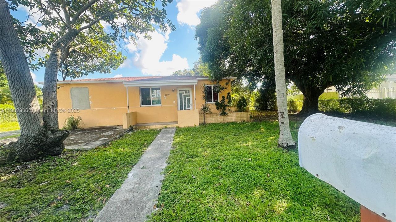 1740 NW 126th St, Miami, FL 33167 Photo