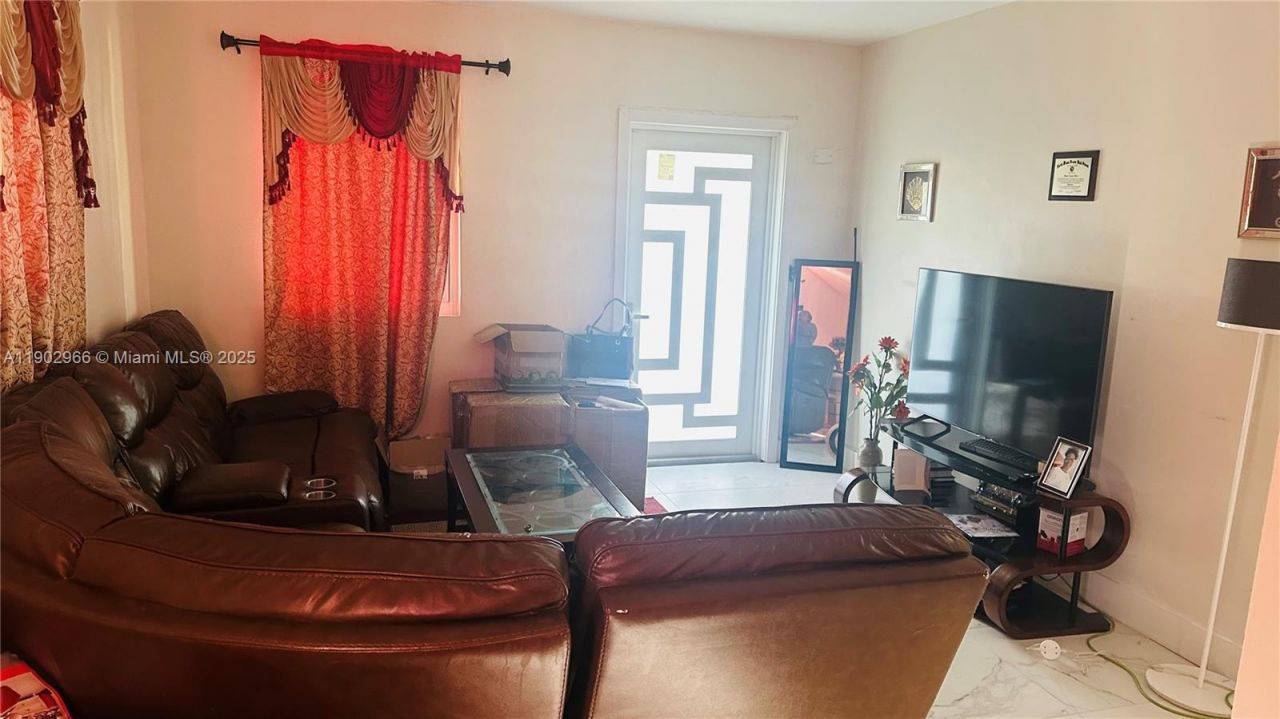 1740 NW 126th St, Miami, FL 33167 Photo