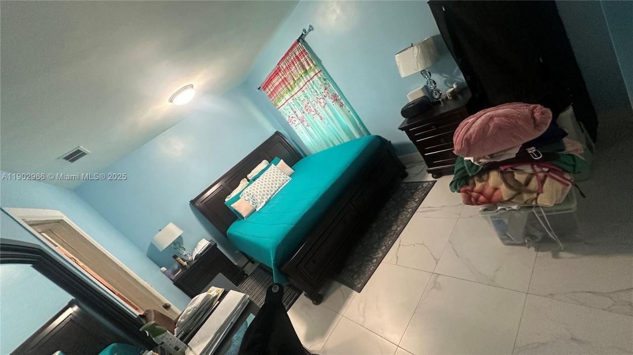 1740 NW 126th St, Miami, FL 33167 Photo