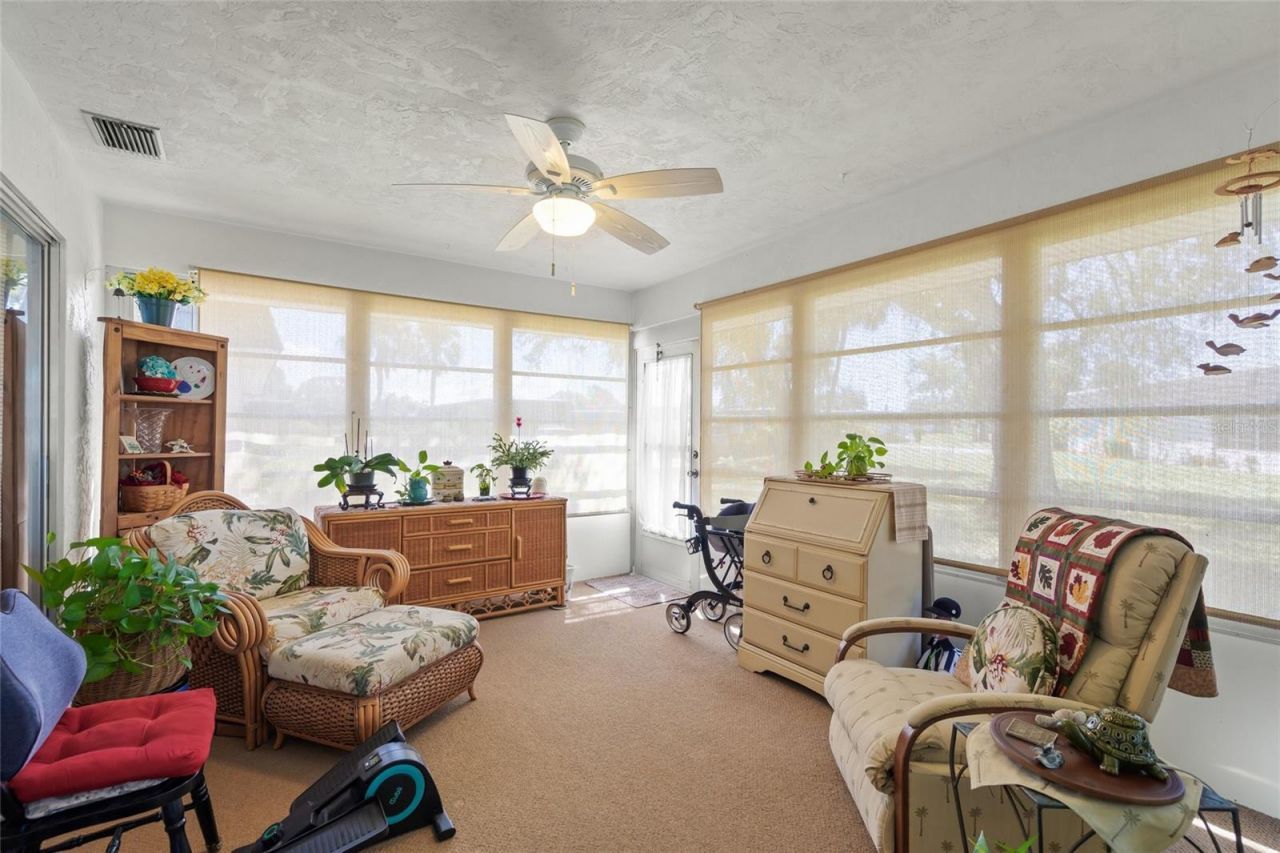 1325 Glen Oaks Drive E, Unit 133, Sarasota, FL 34232 Photo