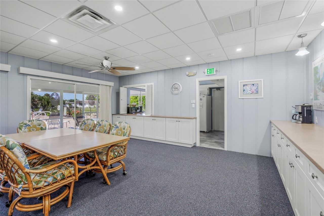 1325 Glen Oaks Drive E, Unit 133, Sarasota, FL 34232 Photo