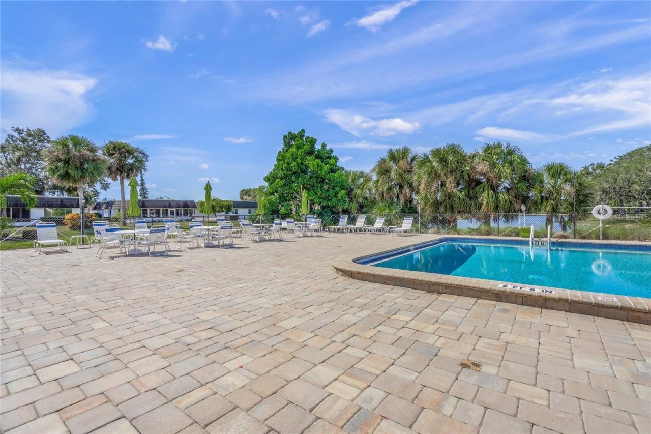 1325 Glen Oaks Drive E, Unit 133, Sarasota, FL 34232 Photo
