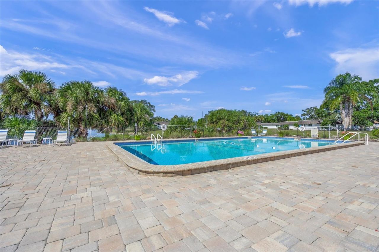 1325 Glen Oaks Drive E, Unit 133, Sarasota, FL 34232 Photo