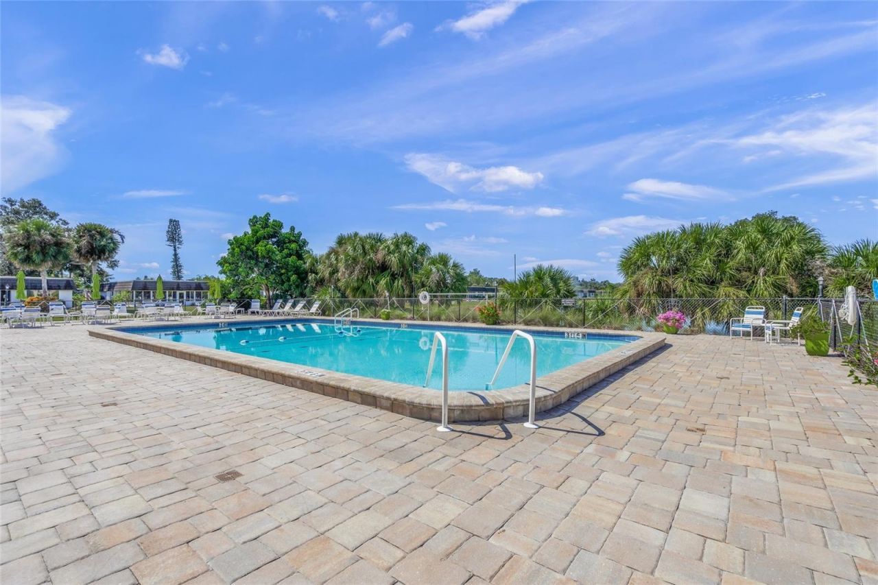 1325 Glen Oaks Drive E, Unit 133, Sarasota, FL 34232 Photo