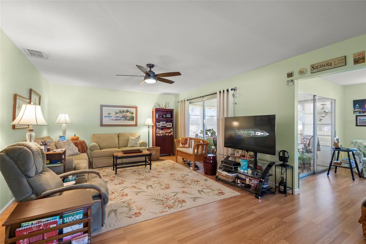 1325 Glen Oaks Drive E, Unit 133, Sarasota, FL 34232 Photo