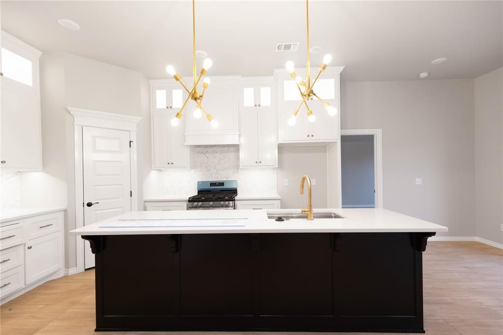 8712 Kate Crossing, Yukon, OK 73099 Main Photo