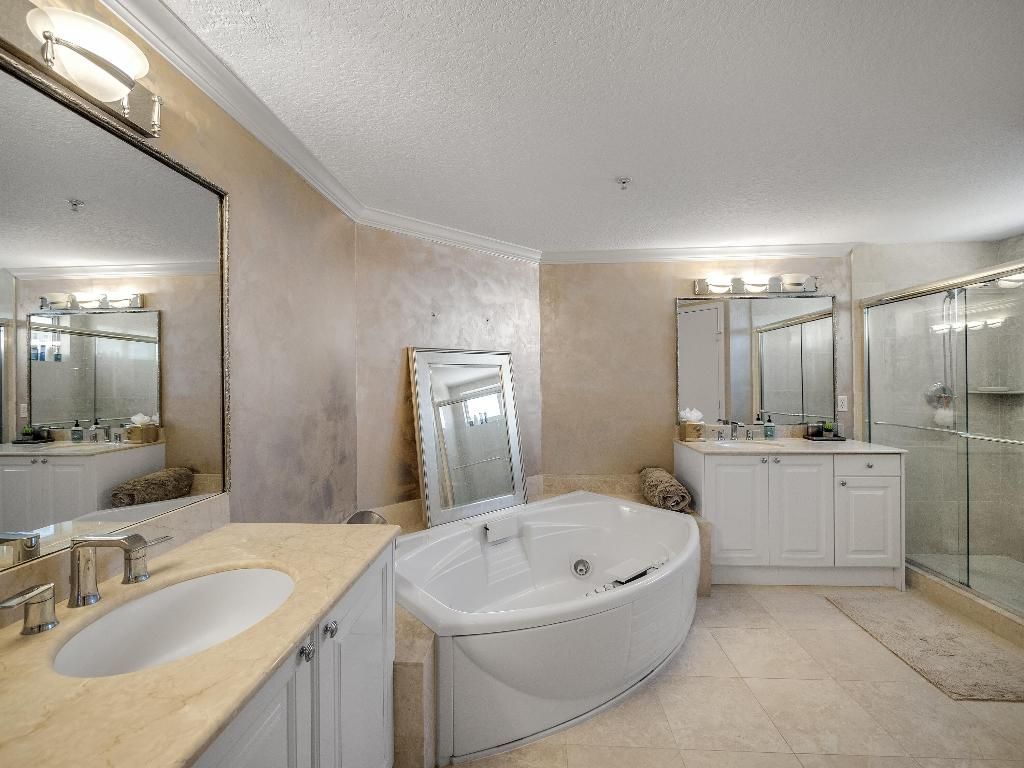 700 Ocean Royale Way, Unit 401, Juno Beach, FL 33408 Photo