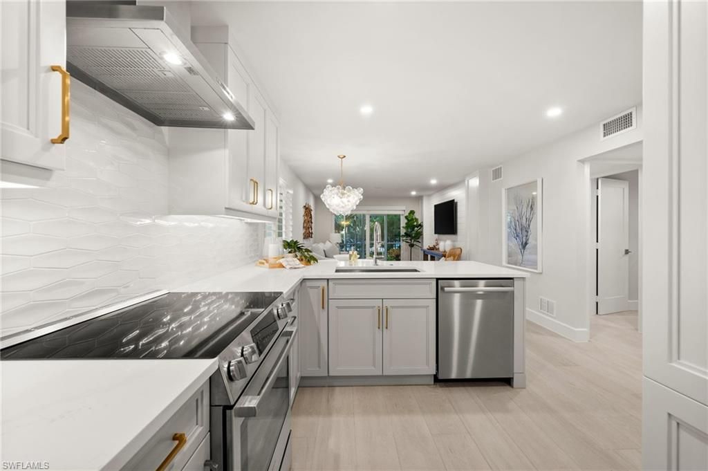 1300 Gulf Shore Blvd N, Unit 109, Naples, FL 34102 Photo