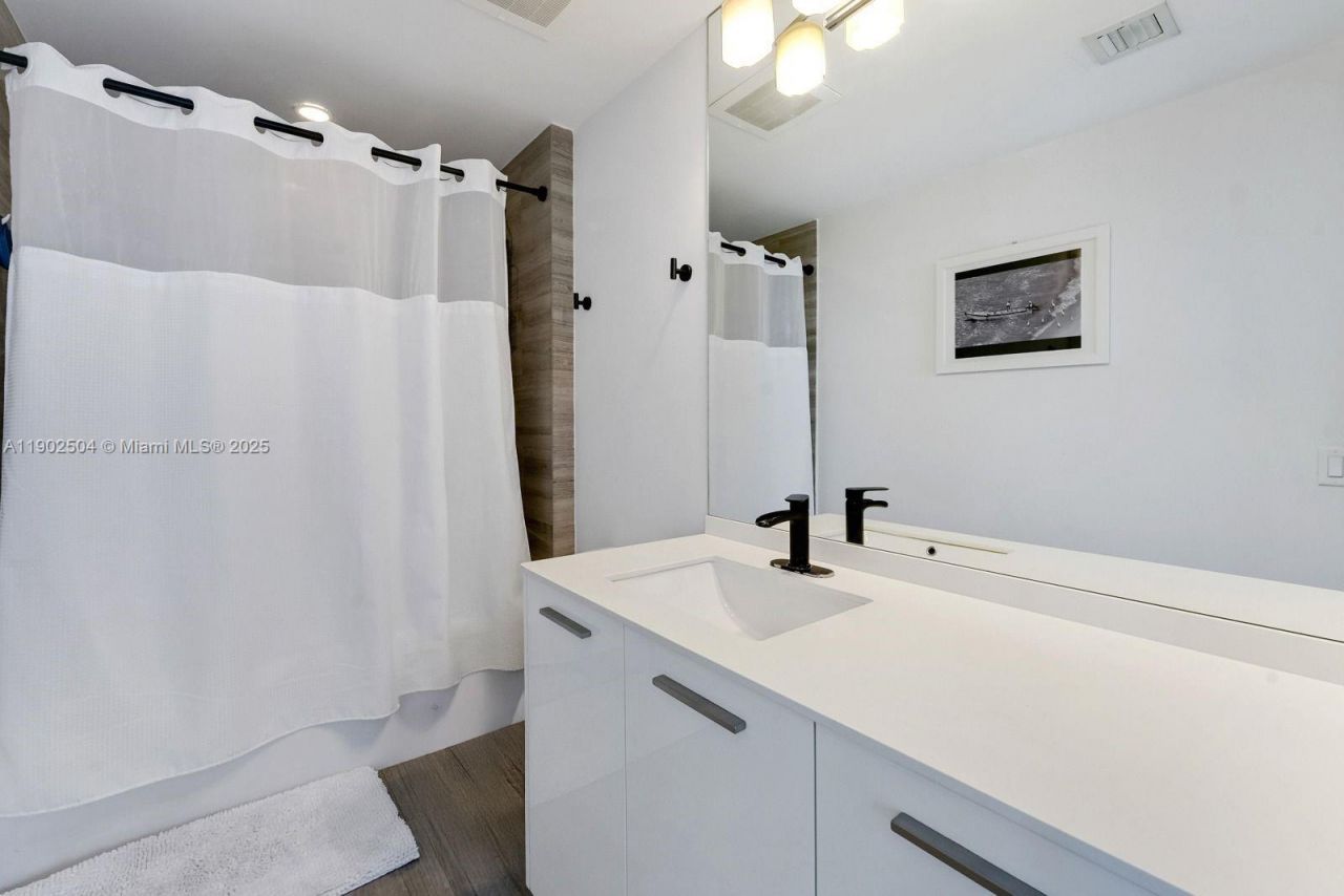 1300 Brickell Bay Dr, Unit 2901, Miami, FL 33131 Photo