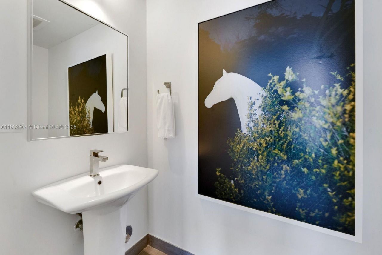 1300 Brickell Bay Dr, Unit 2901, Miami, FL 33131 Photo