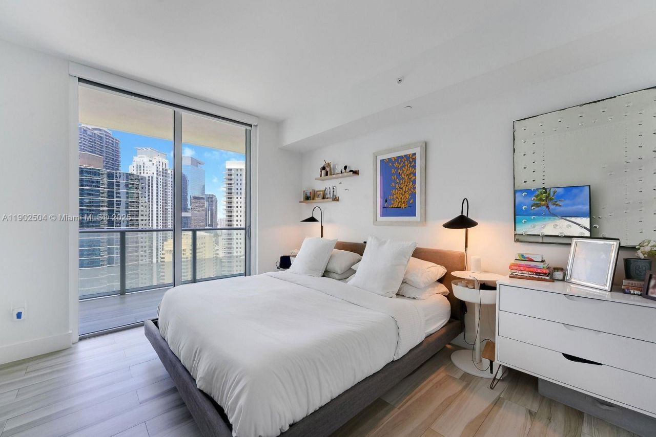 1300 Brickell Bay Dr, Unit 2901, Miami, FL 33131 Photo