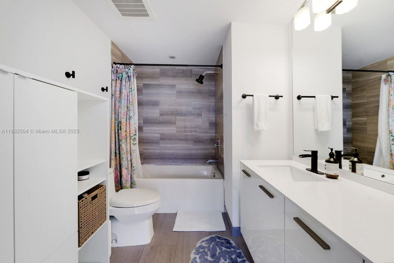 1300 Brickell Bay Dr, Unit 2901, Miami, FL 33131 Photo