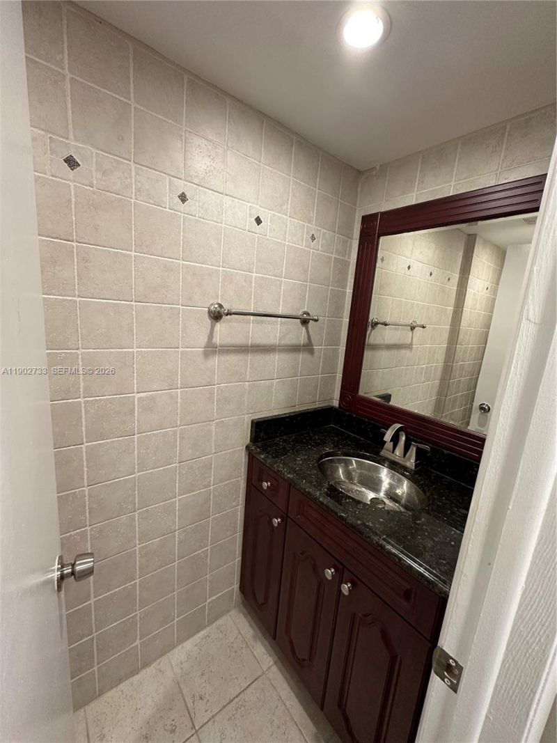 3650 Inverrary Dr, Unit 3Y-G, Lauderhill, FL 33319 Photo