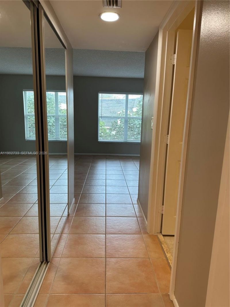 3650 Inverrary Dr, Unit 3Y-G, Lauderhill, FL 33319 Photo