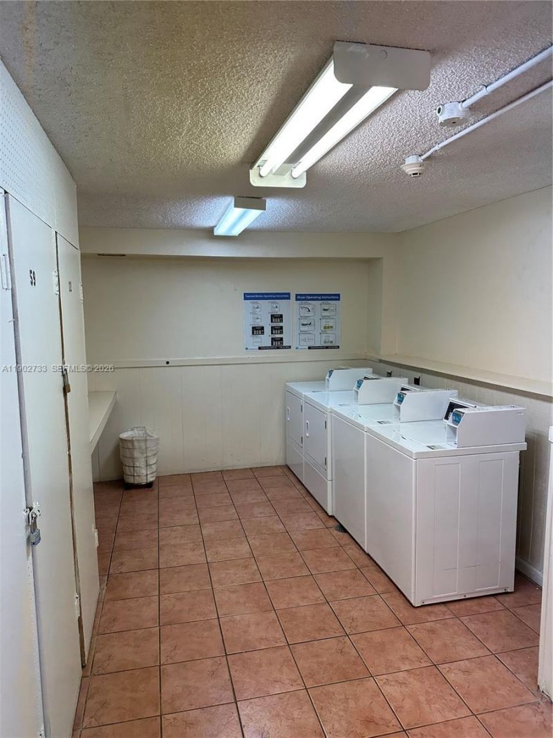 3650 Inverrary Dr, Unit 3Y-G, Lauderhill, FL 33319 Photo