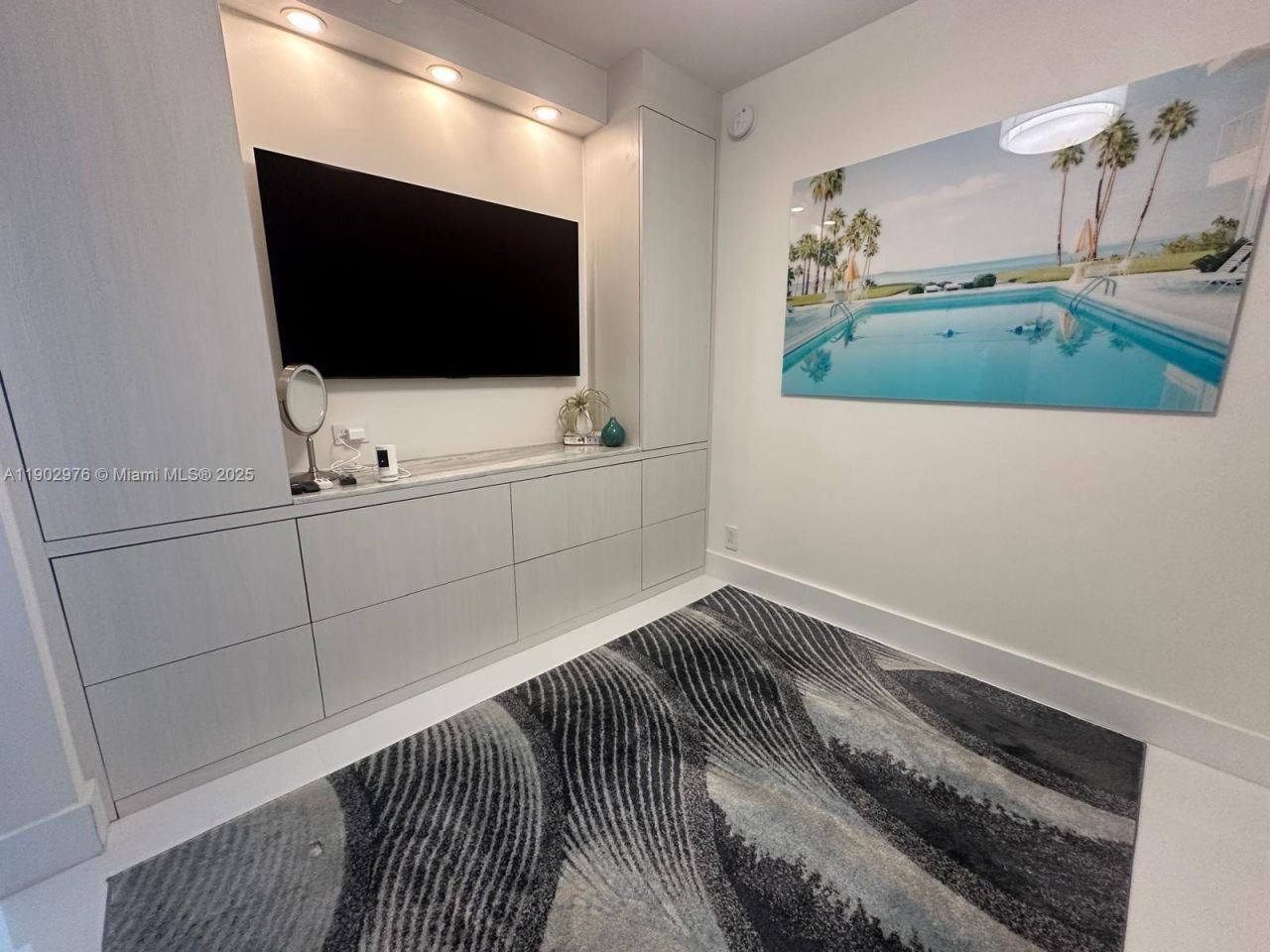 2555 Collins Ave, Unit 1907, Miami Beach, FL 33140 Photo