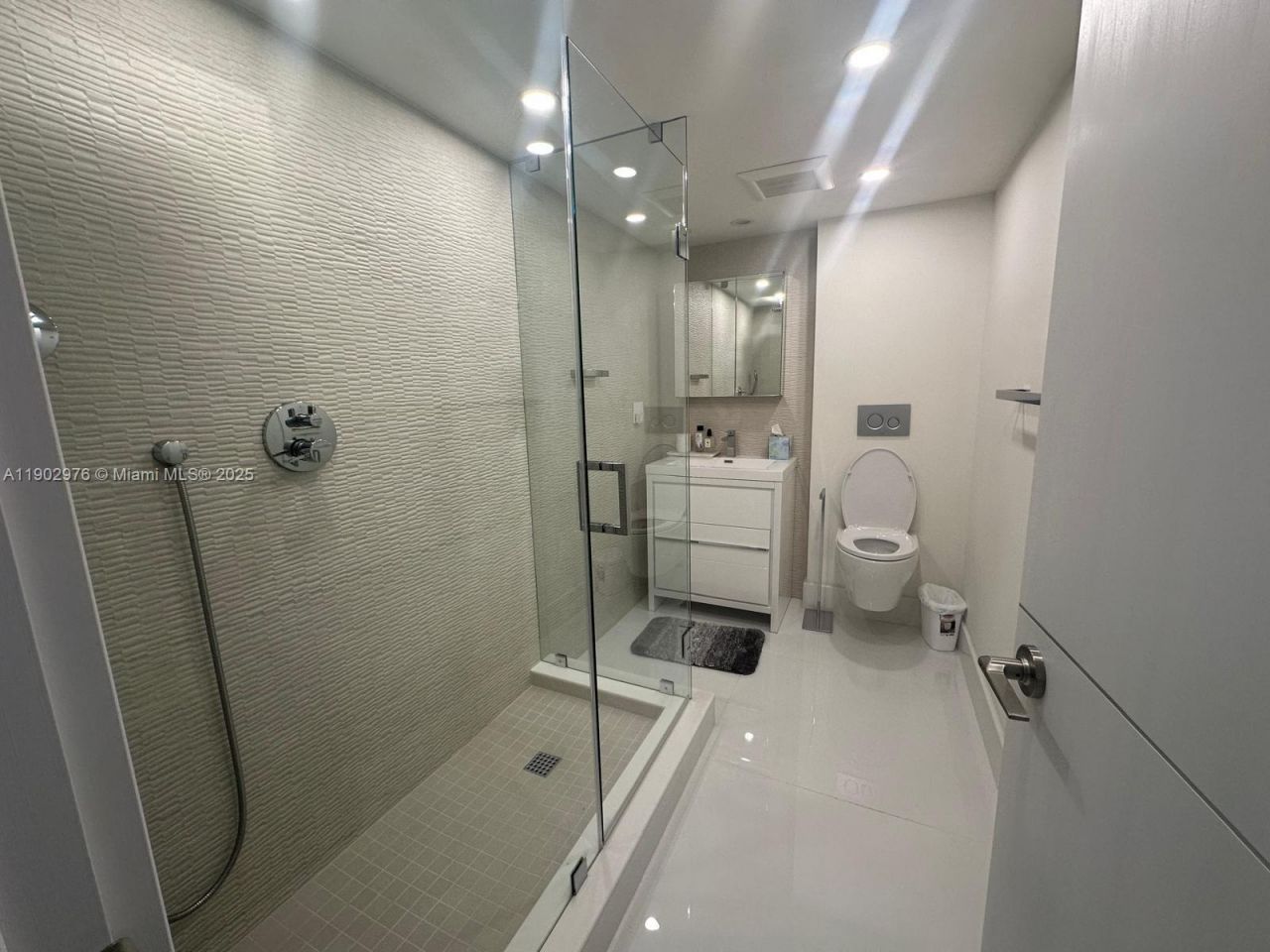 2555 Collins Ave, Unit 1907, Miami Beach, FL 33140 Photo