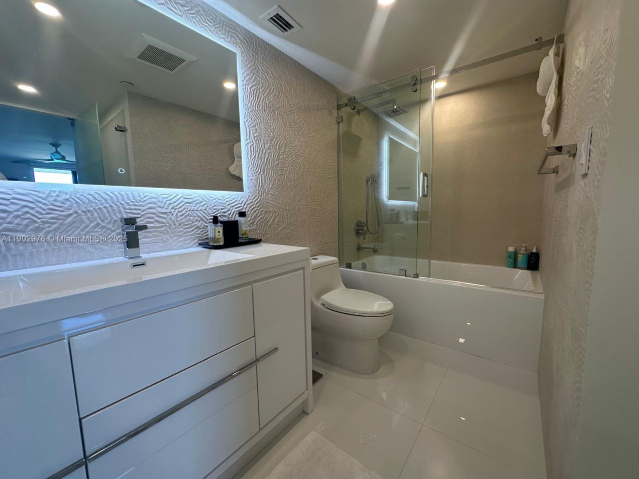 2555 Collins Ave, Unit 1907, Miami Beach, FL 33140 Photo