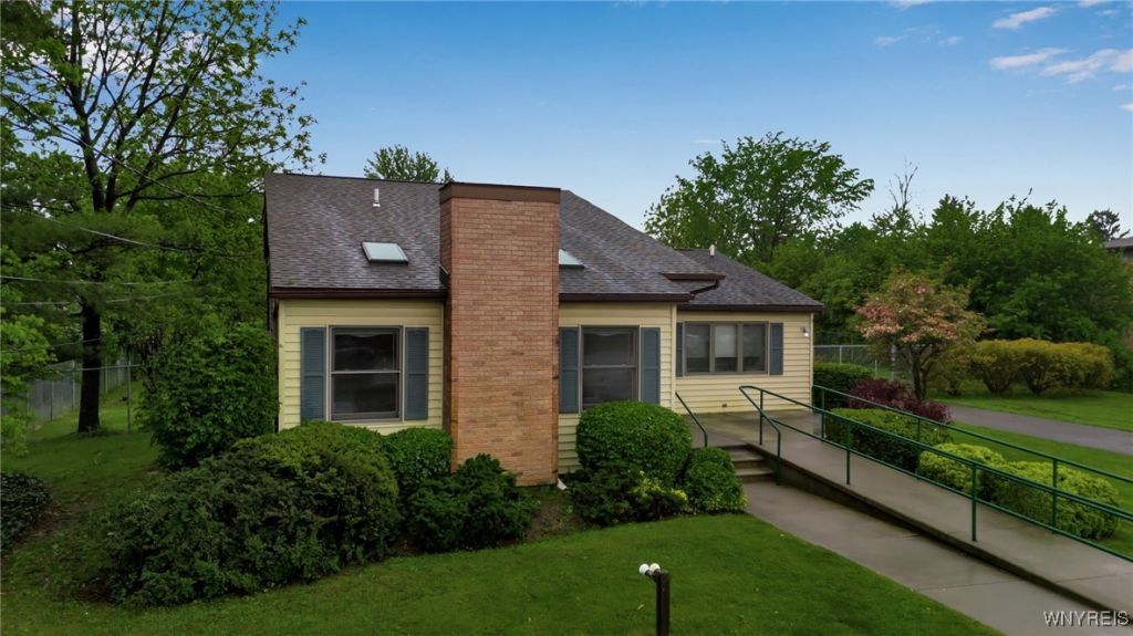 6272 Robinson Road, Lockport, NY 14094 Main Photo