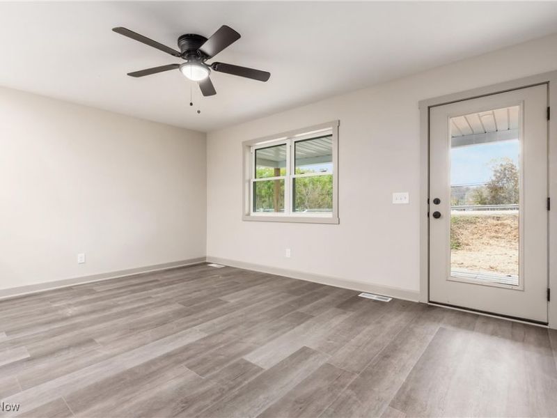 7115 East Pike, Zanesville, OH 43701 Photo 3