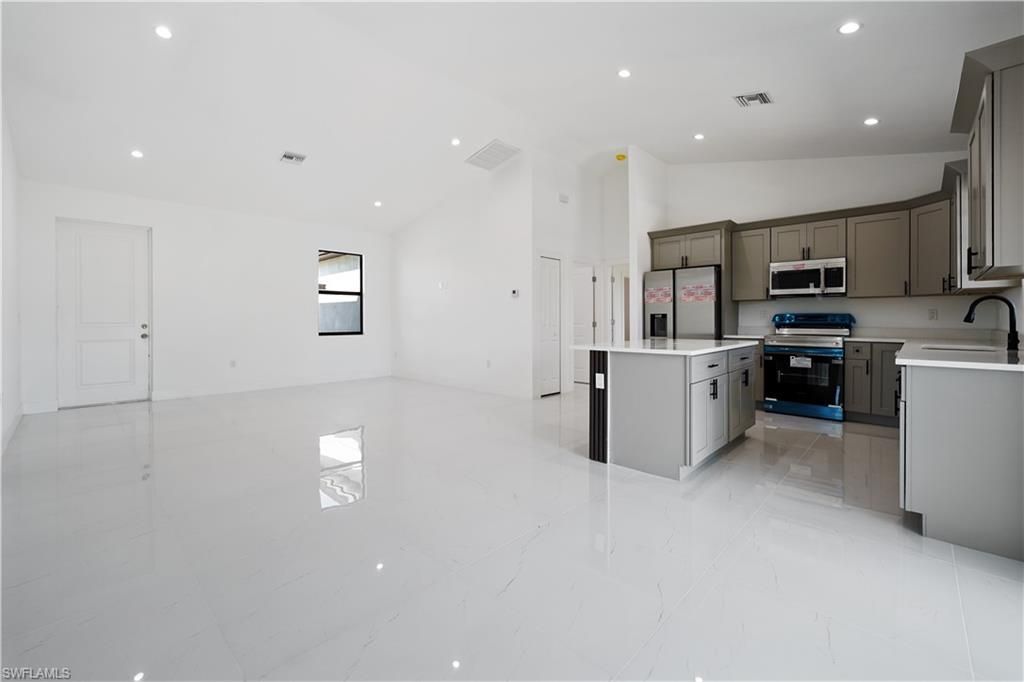 2458 NW 9th Ter, Cape Coral, FL 33993 Photo