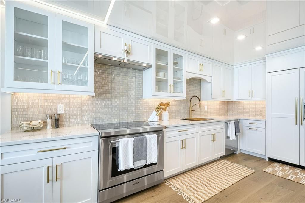 2389 Gulf Shore Blvd N, Unit 302, Naples, FL 34103 Photo