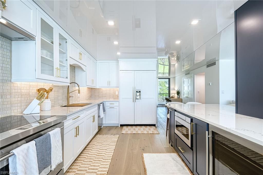 2389 Gulf Shore Blvd N, Unit 302, Naples, FL 34103 Photo