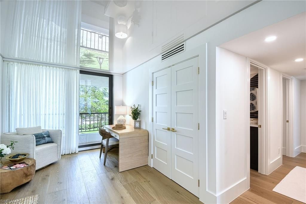 2389 Gulf Shore Blvd N, Unit 302, Naples, FL 34103 Photo