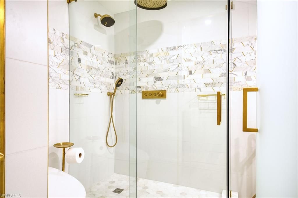 2389 Gulf Shore Blvd N, Unit 302, Naples, FL 34103 Photo