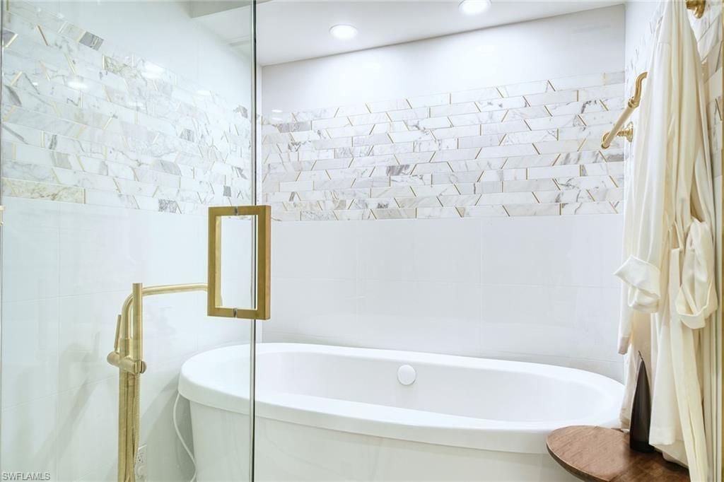 2389 Gulf Shore Blvd N, Unit 302, Naples, FL 34103 Photo