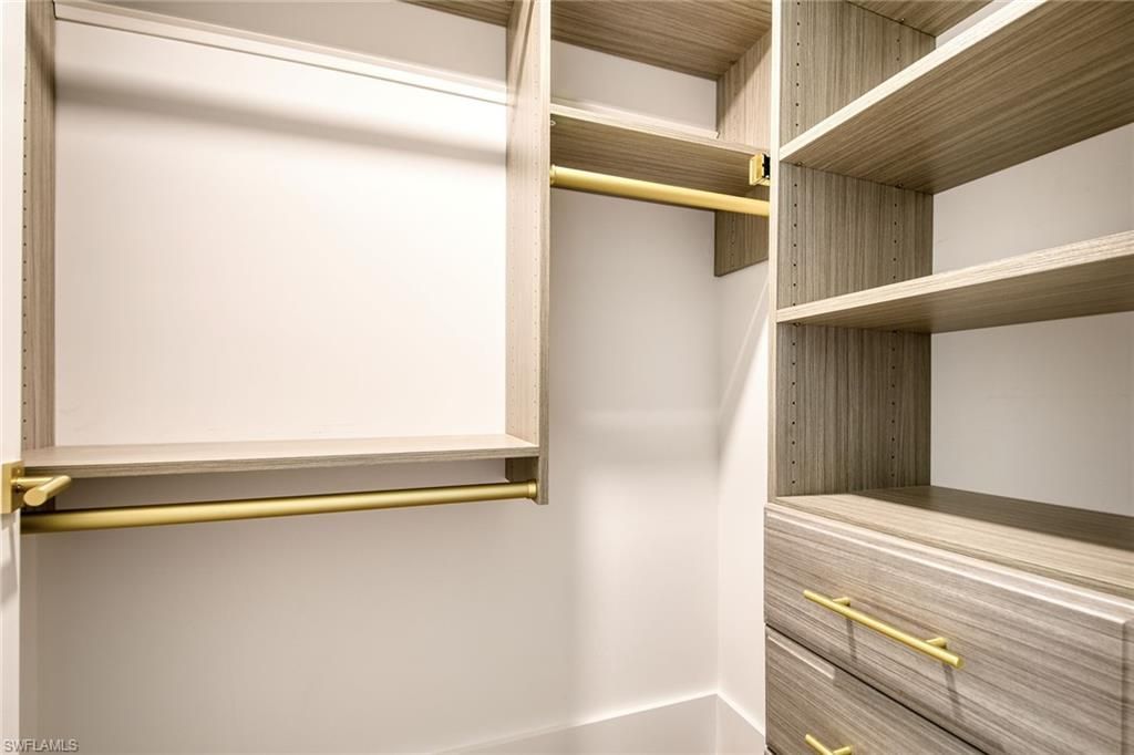 2389 Gulf Shore Blvd N, Unit 302, Naples, FL 34103 Photo