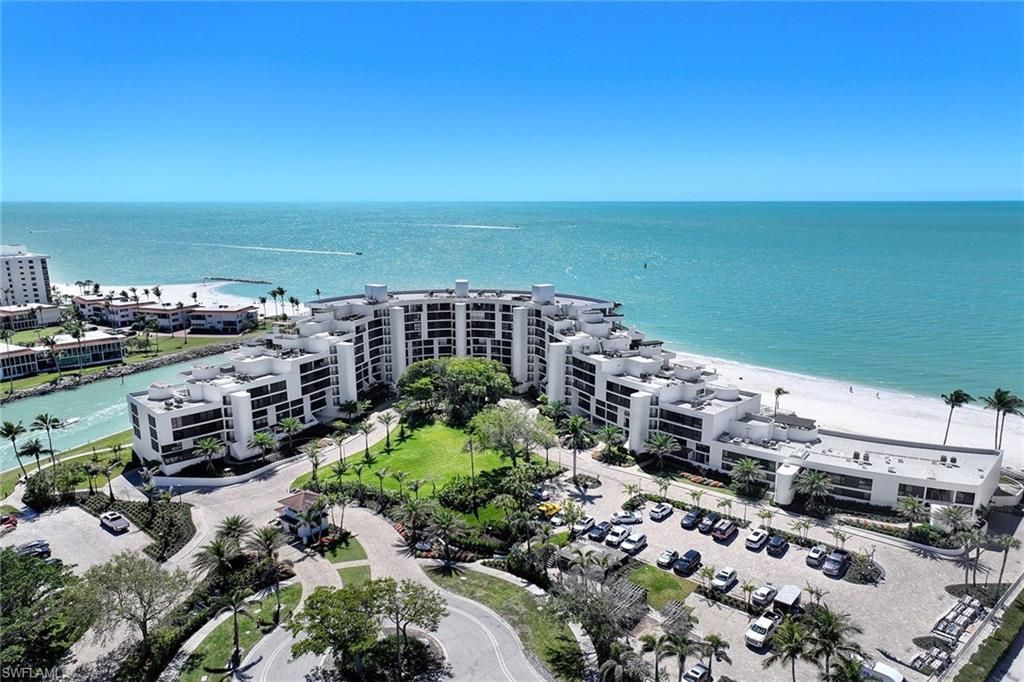 2389 Gulf Shore Blvd N, Unit 302, Naples, FL 34103 Photo