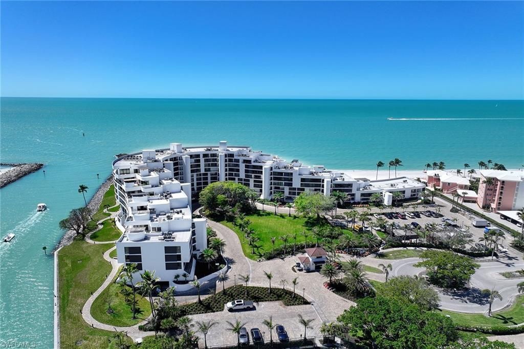 2389 Gulf Shore Blvd N, Unit 302, Naples, FL 34103 Photo