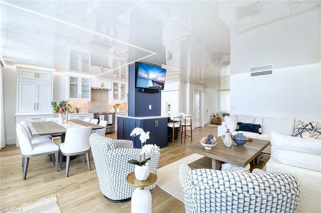 2389 Gulf Shore Blvd N, Unit 302, Naples, FL 34103 Photo